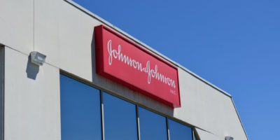 Johnson & Johnson é multada em US$ 572 mi por opioides nos EUA