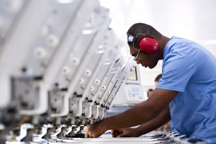 CNI: Faturamento e atividade industrial recuam em março