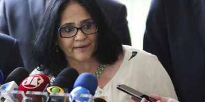 Ministra Damares Alves pede para deixar o cargo, diz revista
