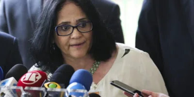 Ministra Damares Alves pede para deixar o cargo, diz revista