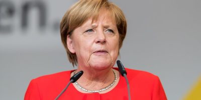 Merkel critica tarifas de Trump e afirma: “Temos de estar abertos ao mundo”