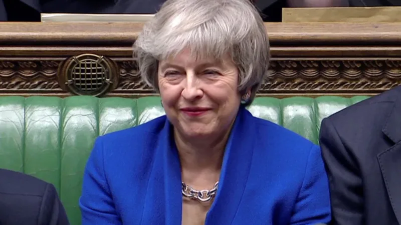 Brexit: May vê nova proposta como “última chance” de aprovar acordo
