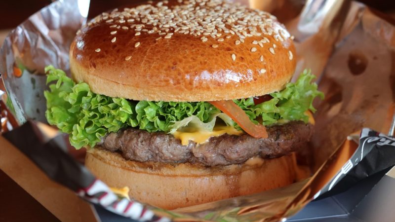 Outback será o 1° a vender hambúrguer de proteína vegetal da Marfrig