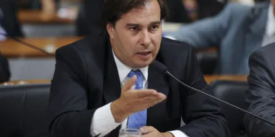 Grandes privatizações não serão realizadas pelo governo Bolsonaro, diz Maia