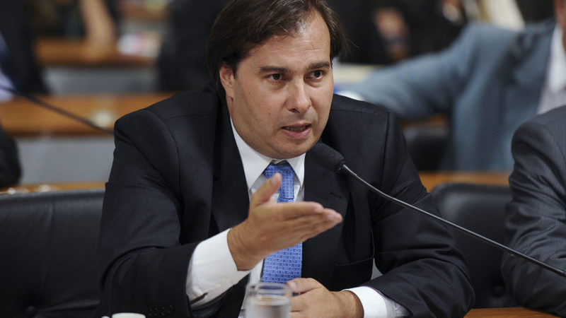 Grandes privatizações não serão realizadas pelo governo Bolsonaro, diz Maia