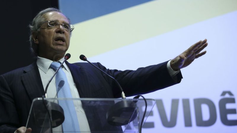 Paulo Guedes afirma que renuncia se Previdência virar “reforminha”, diz revista