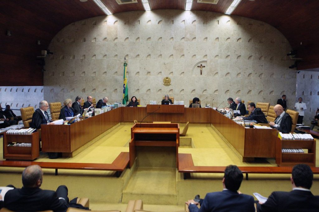 O Supremo Tribunal Federal (STF) determinou nesta quarta-feira (7) que o ex-presidente Luiz Inácio Lula da Silva não seja transferido para São Paulo. A decisão foi tomada pela maioria do plenário. 