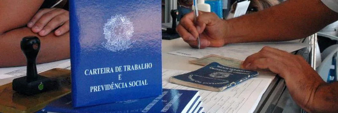Desemprego cai e agora atinge 12,5% da população brasileira, diz IBGE
