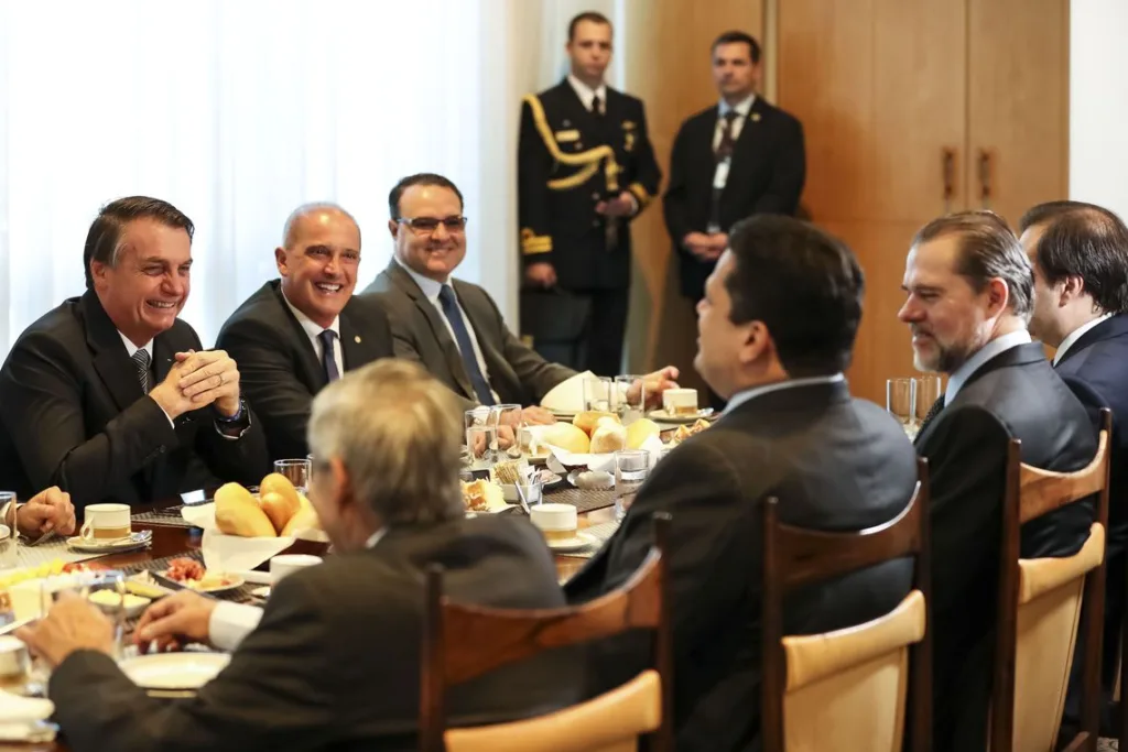 Pacto entre os três poderes