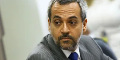 Câmara convoca ministro para explicar cortes na Educação nesta quarta