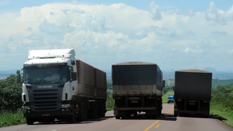 Caminhoneiros que descumprirem tabela de frete estão isentos de multas