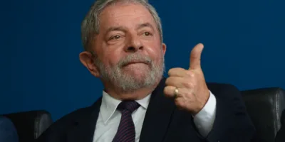 Defesa de Lula pede ao STJ que ex-presidente cumpra pena em casa