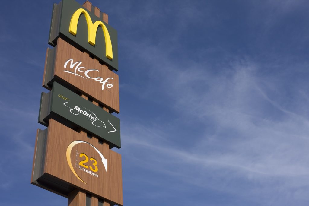 O McDonald's está desenvolvendo sua própria linha de produtos vegetais, chamada de McPlant.