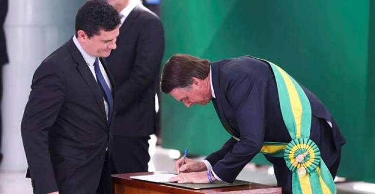 Bolsonaro volta atrás e diz que não fez acordo para colocar Moro no STF
