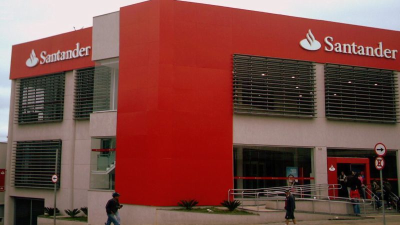 Santander reduz taxa cobrada em fundos de resgate automático