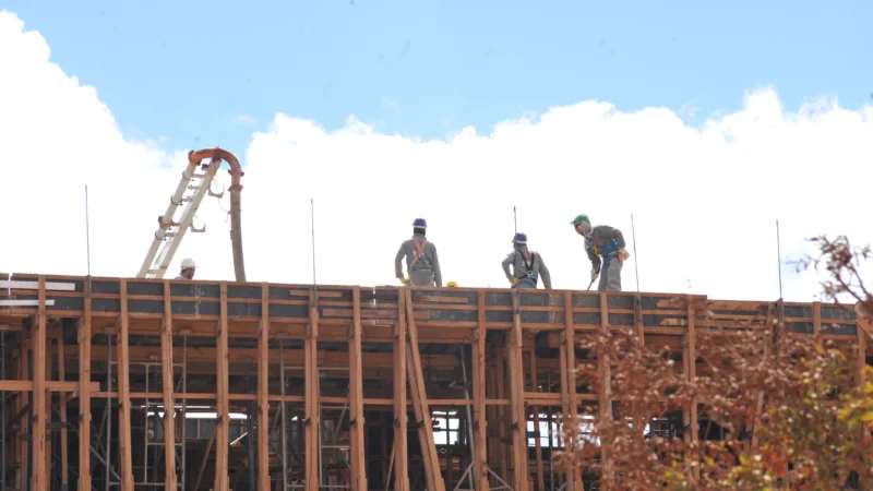INCC-M: inflação da construção civil tem retração na alta em maio