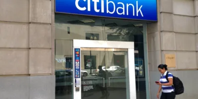 Inflação alta e choques de oferta: Citi estima em 50% risco de recessão global em 2022