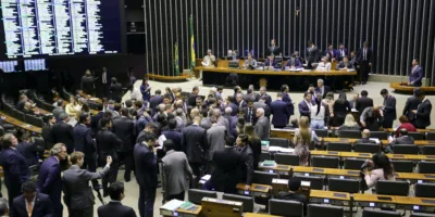 Câmara rejeita emenda que limitava atuação da Receita Federal contra corrupção