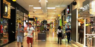 Coronavírus: faturamento cai 90% para um terço dos comércios em shoppings de SP