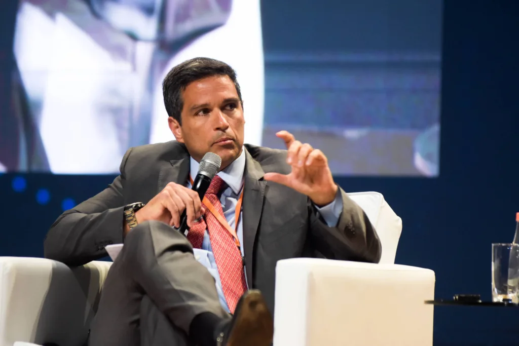 Campos Neto diz que houve um "movimento atípico no câmbio"