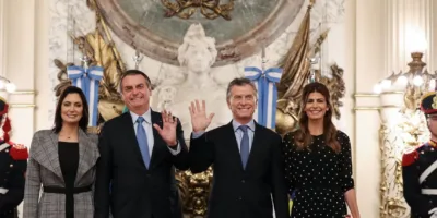 Bolsonaro e Guedes falam sobre criação de moeda única com a Argentina