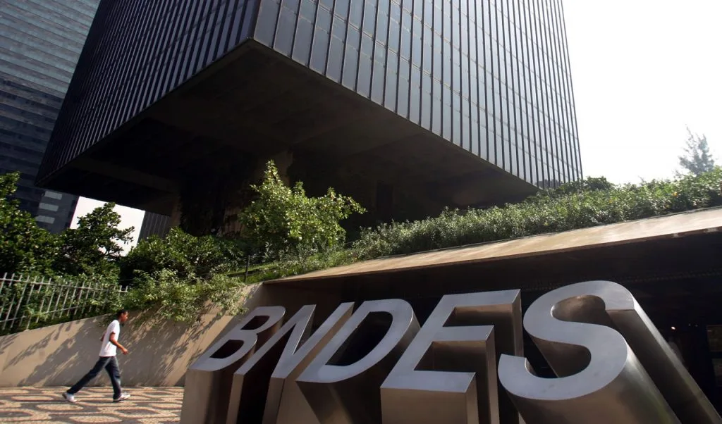 O presidente do BNDES, Gustavo Montezano, comunicou que a transação representa o maior “block trade” da história da América Latina.