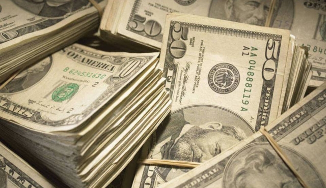 Dólar encerra em alta após divulgação de dados empregatícios dos EUA