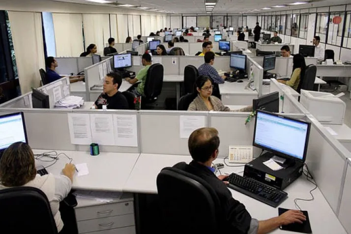 Setor de serviços retrai 1% em junho, conforme IBGE