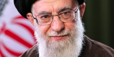 Líder do supremo do Irã afirma que país não recuará diante das ameaças dos EUA