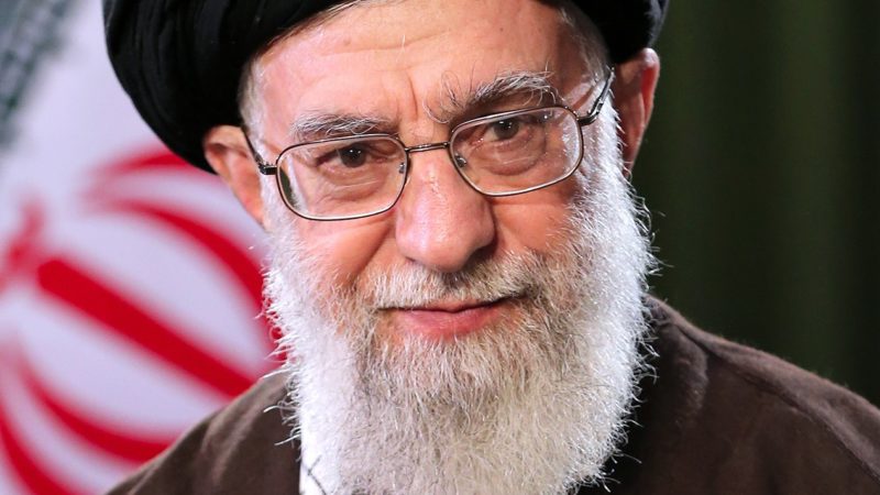 Líder do supremo do Irã afirma que país não recuará diante das ameaças dos EUA