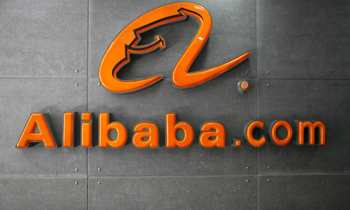 O Alibaba planeja investir, nos próximos três anos, cerca de 200 bilhões de yuans, o equivalente a US$ 28 bilhões (R$ 148,27 bilhões), em sua tecnologia de nuvem.