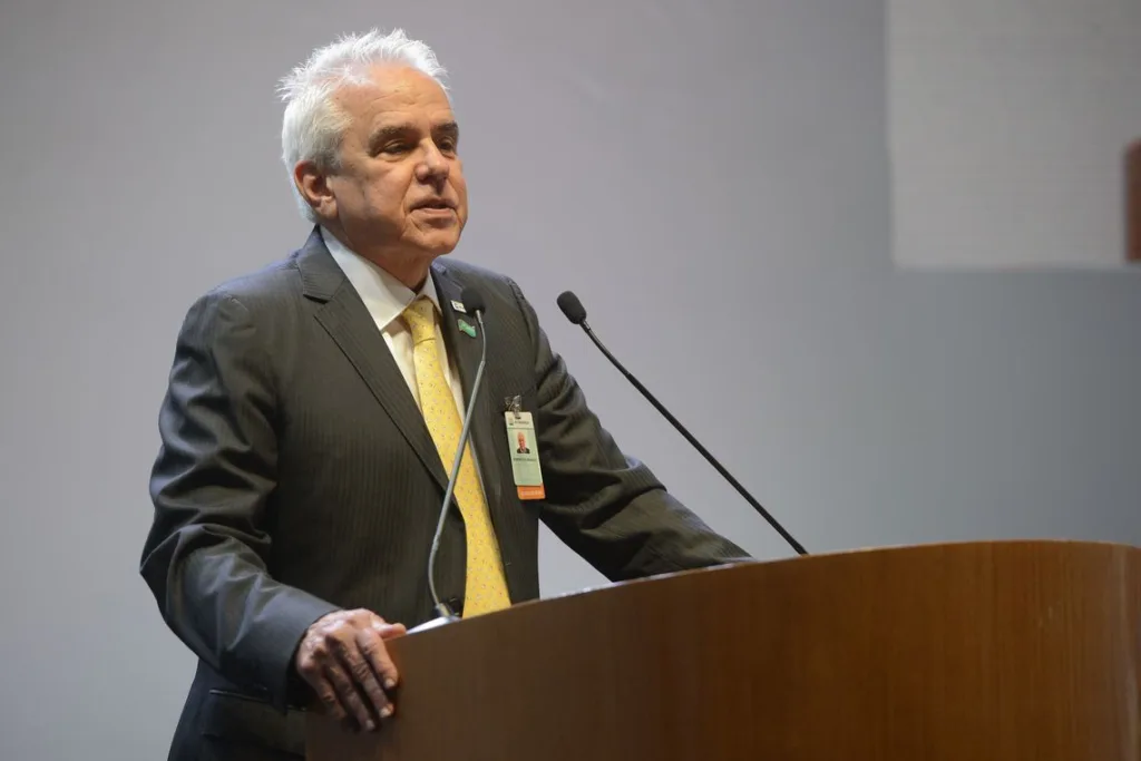Petrobras venderá escritórios no exterior neste ano, diz Castello Branco