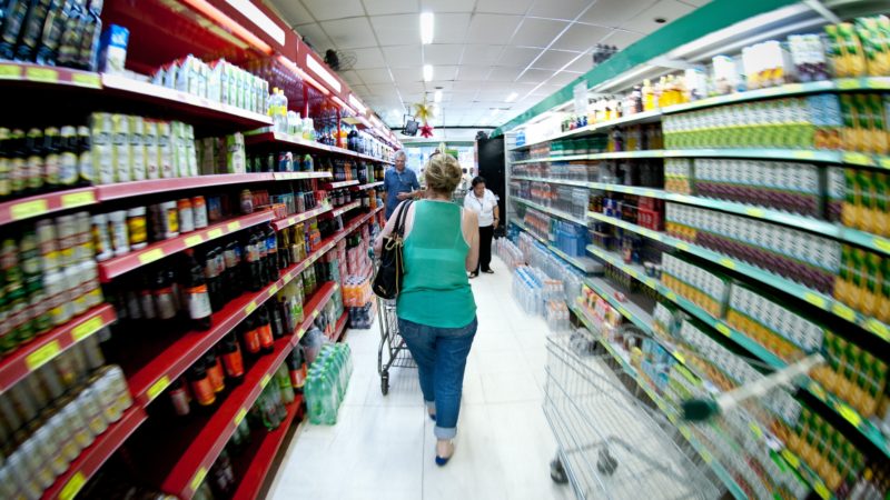Confiança do consumidor sobe 1,9 pontos em junho após 4 quedas