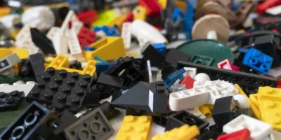 Kirkbi, dona da Lego, e Blackstone devem comprar concorrente da Disney
