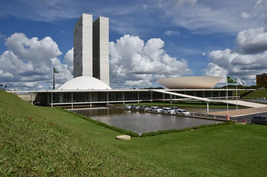 Coronavírus: Brasil confirma 98 casos e transmissão comunitária