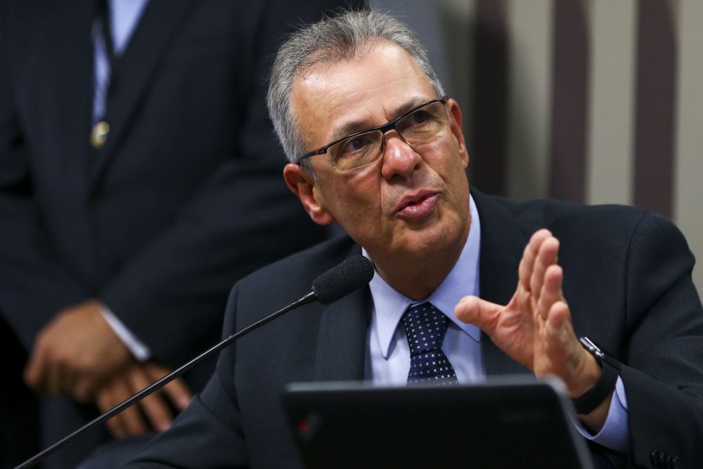 Ministro de Minas e Energia é positivo ao coronavírus, diz Bolsonaro