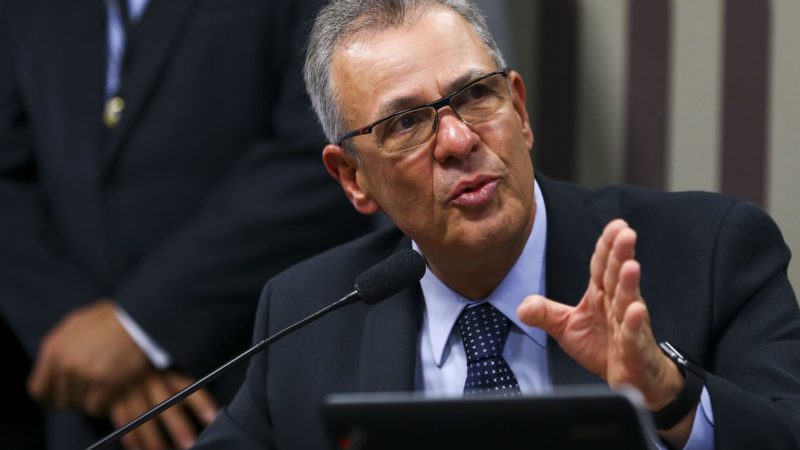 Preço do gás não cai por decreto, diz ministro de Minas e Energia