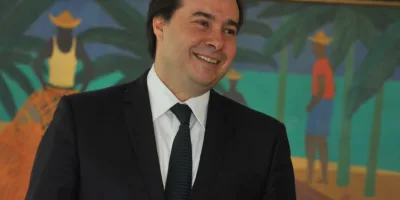 Vamos trabalhar para que a Previdência não seja desidratada, diz Maia