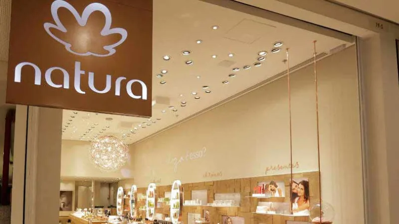 Natura assina contrato aditivo com Avon