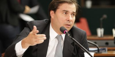 Rodrigo Maia recua após acusar presidente do BC de vazar conversa