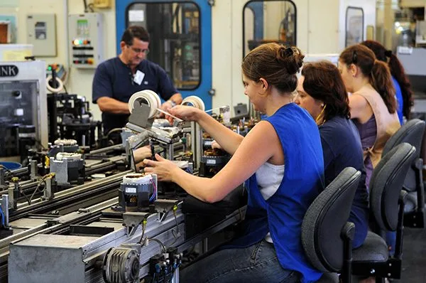 IBGE: Setor de serviços cresceu 0,3% no mês de abril