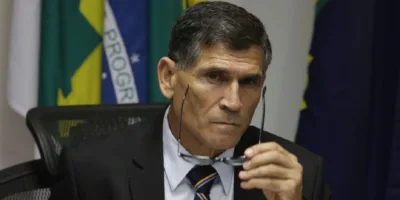 Presidente Bolsonaro demite ministro Carlos Santos Cruz