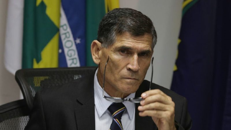 Presidente Bolsonaro demite ministro Carlos Santos Cruz