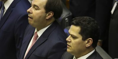 Parlamentares querem reeleição de Maia e de Alcolumbre, diz jornal