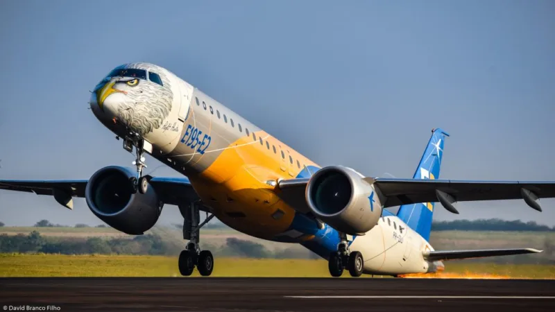 Embraer assina contratos de venda de aviões à Azul e à United Airlines