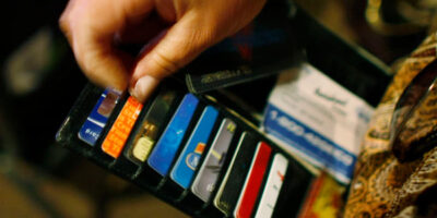 Juros do cartão de crédito rotativo aumentaram para 289% em agosto