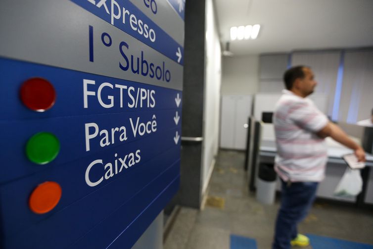 Saque de contas do FGTS será anunciado na quarta-feira, diz Bolsonaro