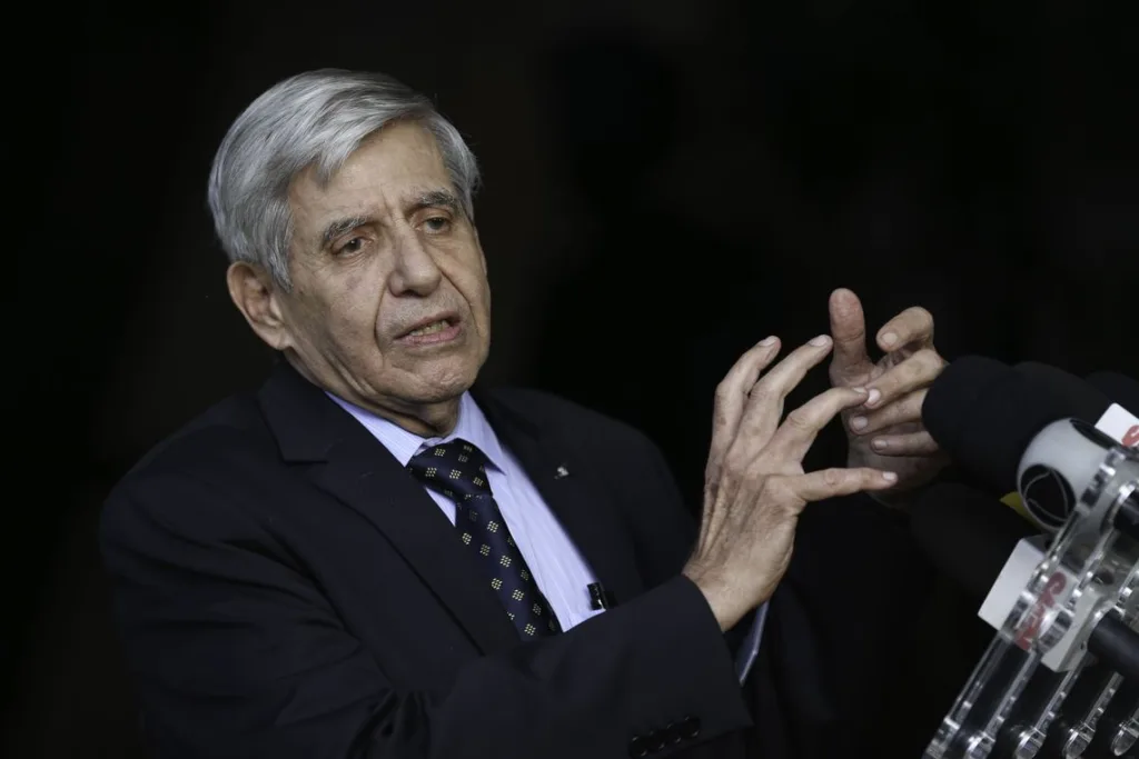 General Augusto Heleno testa positivo para coronavírus