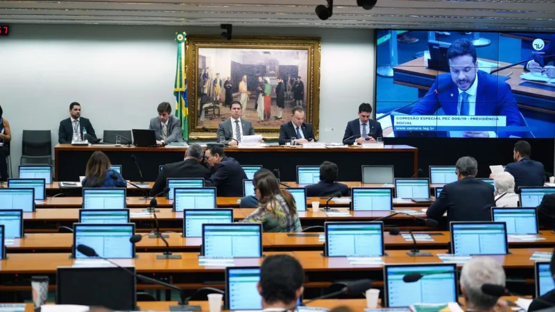 Comissão especial da Câmara aprova reforma da Previdência