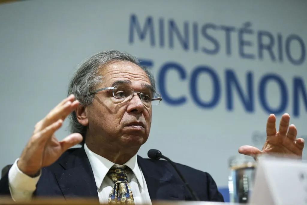 Paulo Guedes: BC irá "chuveirar dinheiro" caso haja depressão econômica